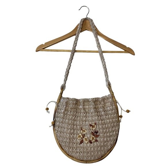 VINTAGE Macrame Bag Medium Size Shoulder Beads Snap Top Embroidery Wood Cream - Picture 1 of 9